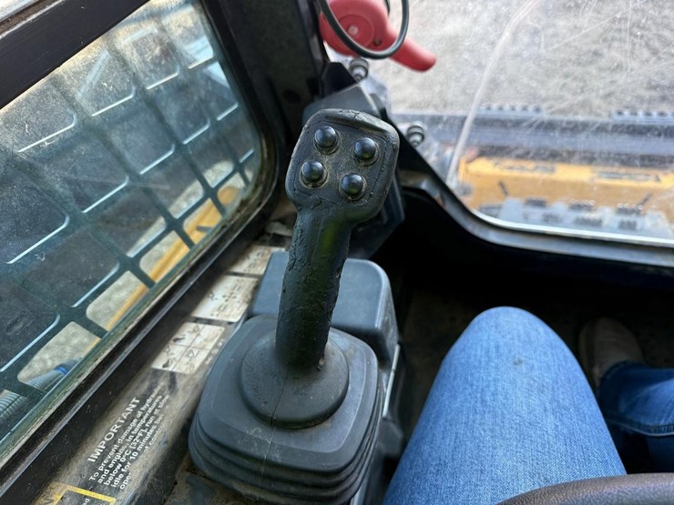 2020-deere-333g-image-23