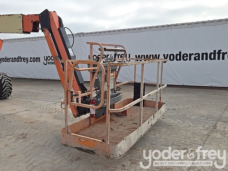 2016-jlg-800aj-image-28