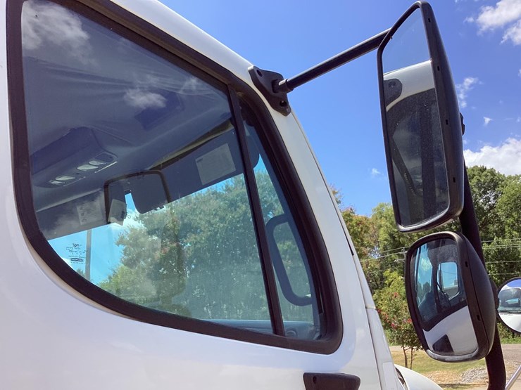 2014-freightliner-m2-image-22