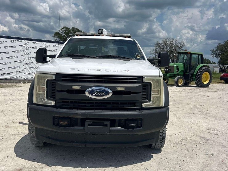 2017-ford-f550-image-11