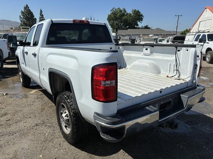 2016-gmc-sierra-2500hd-image-4