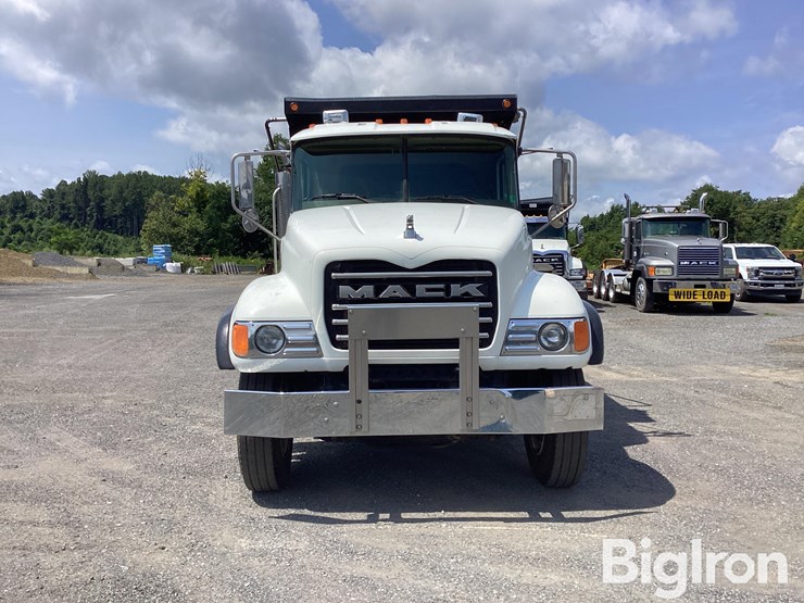 2004-mack-granite-cv713-image-2