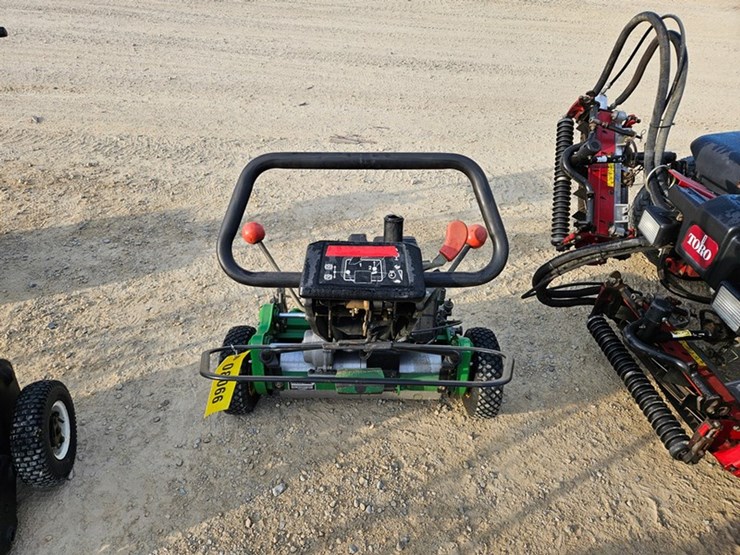 john-deere-220-image-4