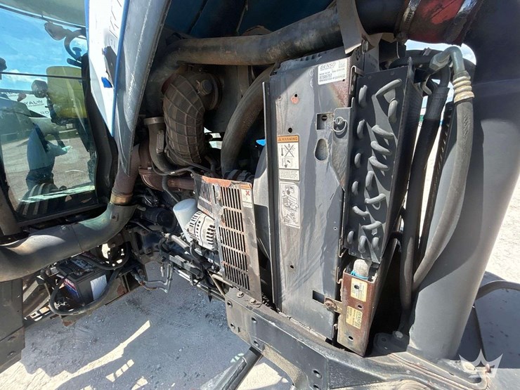 new-holland-t6030-image-9