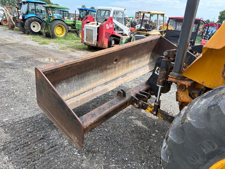 deere-210c-image-9