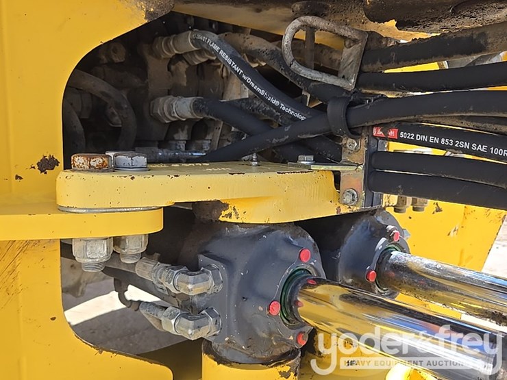 2008-new-holland-b95-image-30