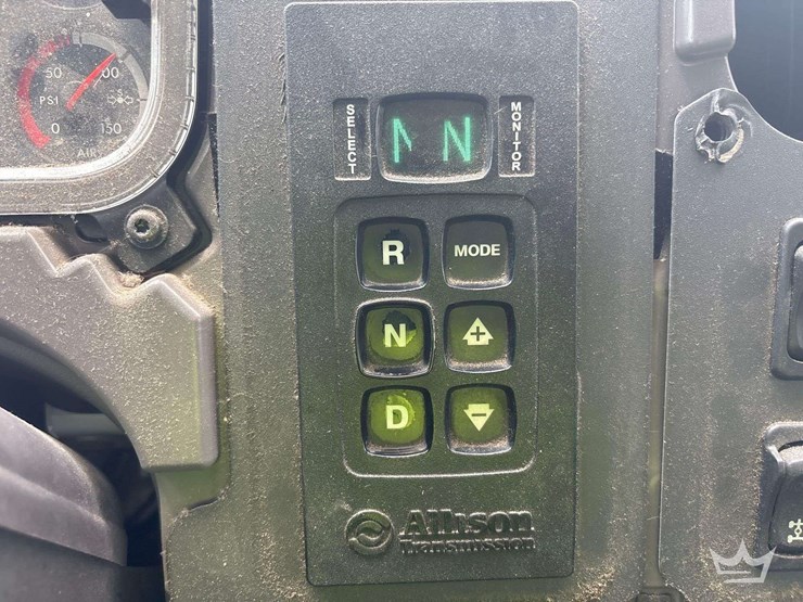 2015-freightliner-114sd-image-13