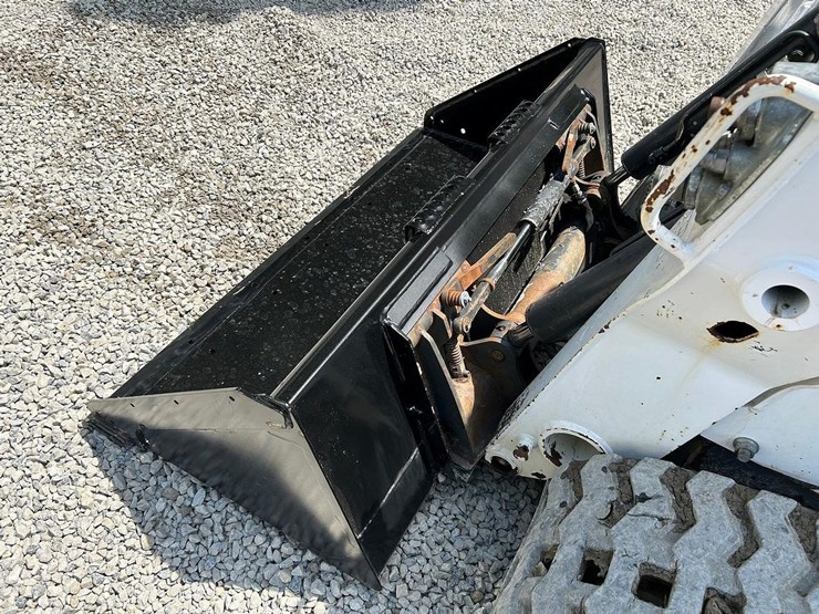 68"-low-pro-skid-steer-bucket-image-5