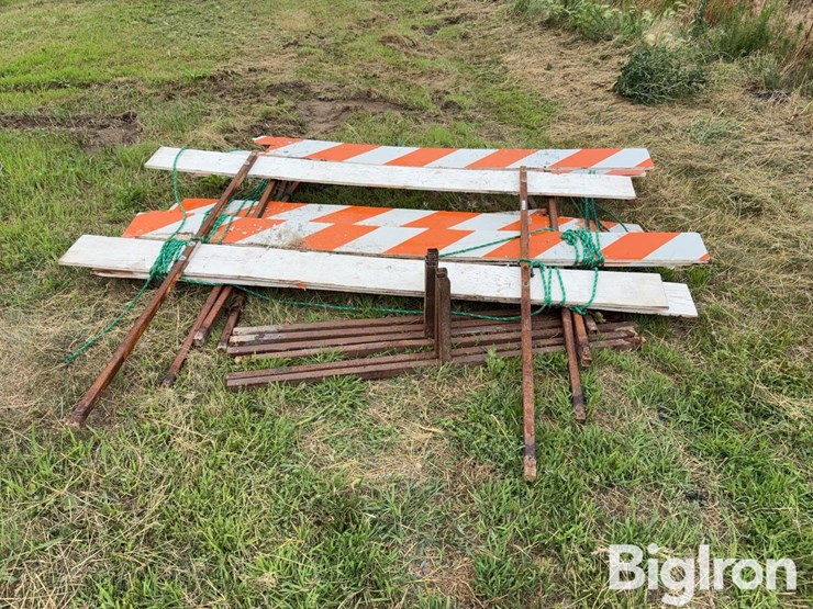 homemade-8’-construction-barricade-image-2