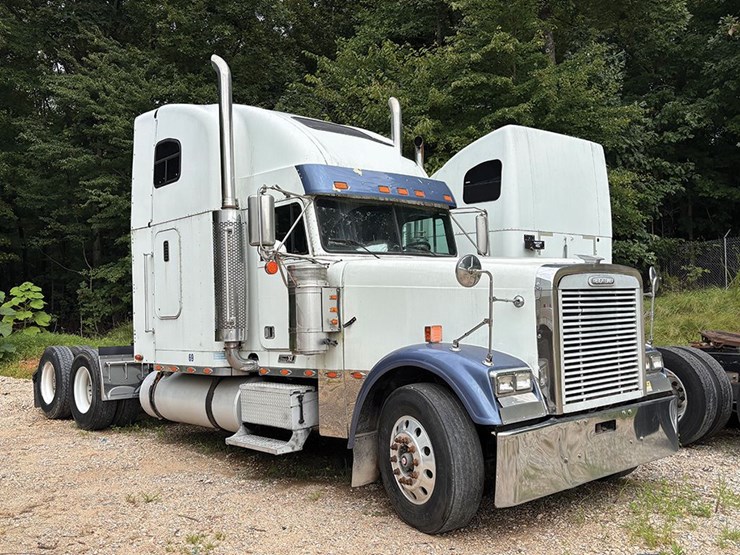 2000-freightliner-fld120-classic-image-1