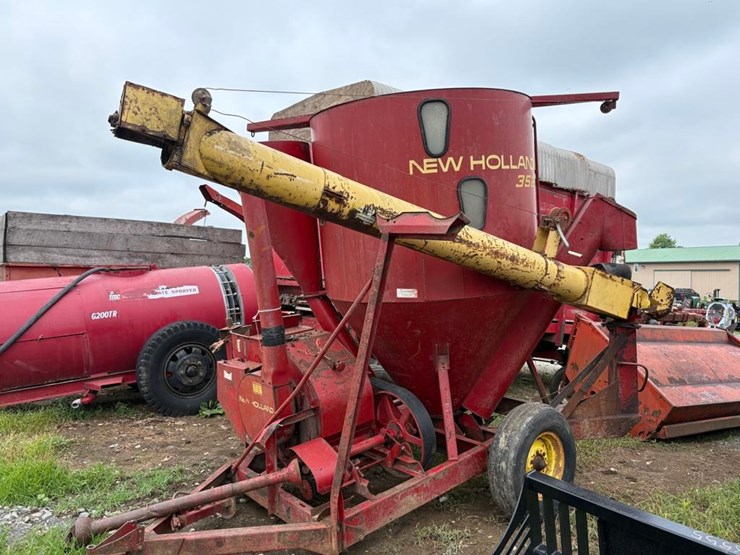 new-holland-352-image-6