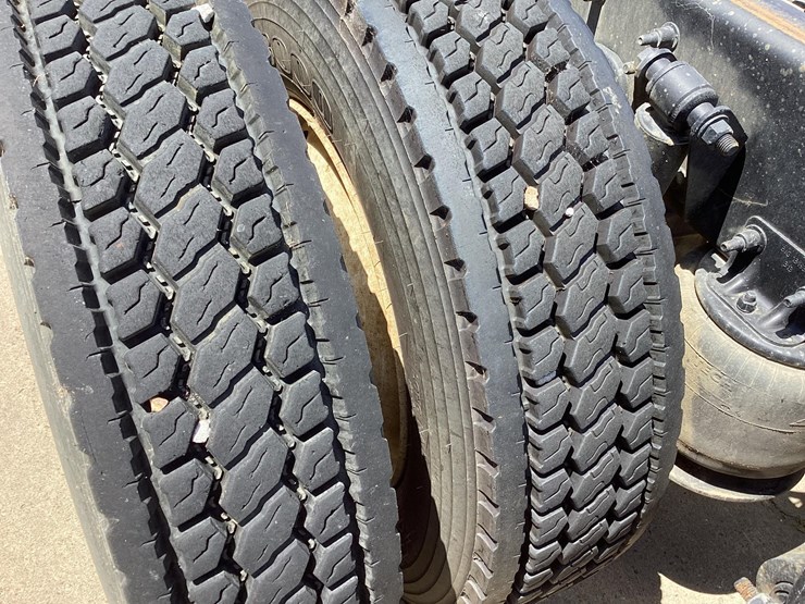 2014-freightliner-m2-image-37