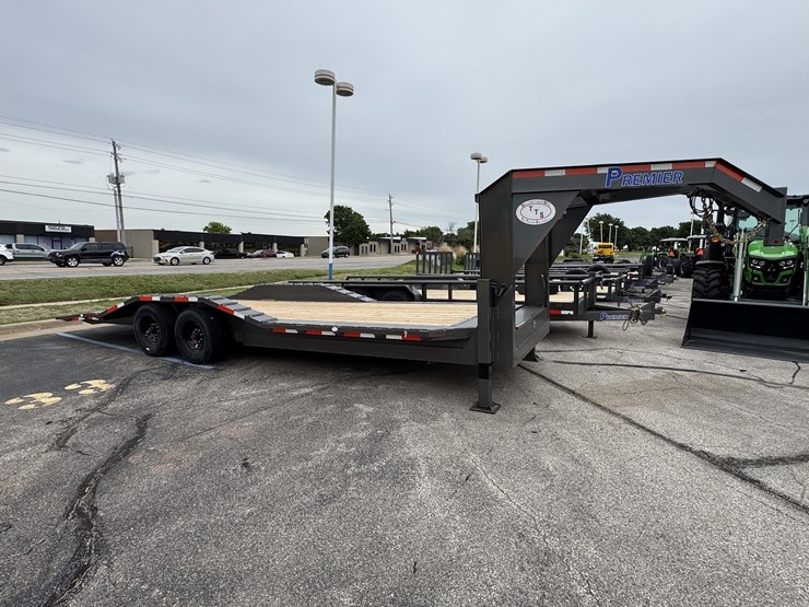 2026-bellwether-premier-8.5'x24'-hyd-tilt-gooseneck-trailer-image-9