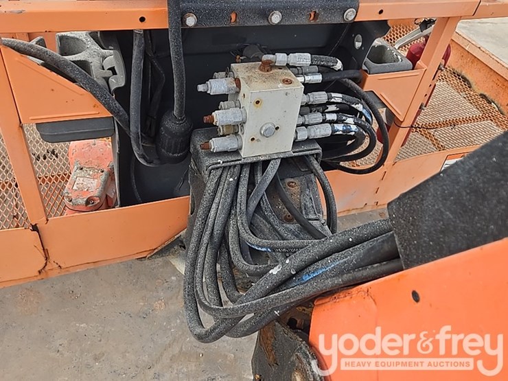 2016-jlg-800aj-image-15