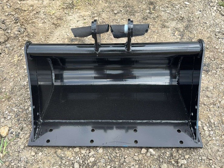22”-w-mini-excavator-mud-bucket---model-zl-11-image-1