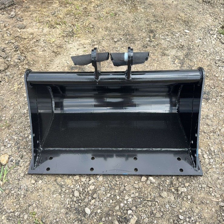 22” W Mini Excavator Mud Bucket - Model ZL-11
