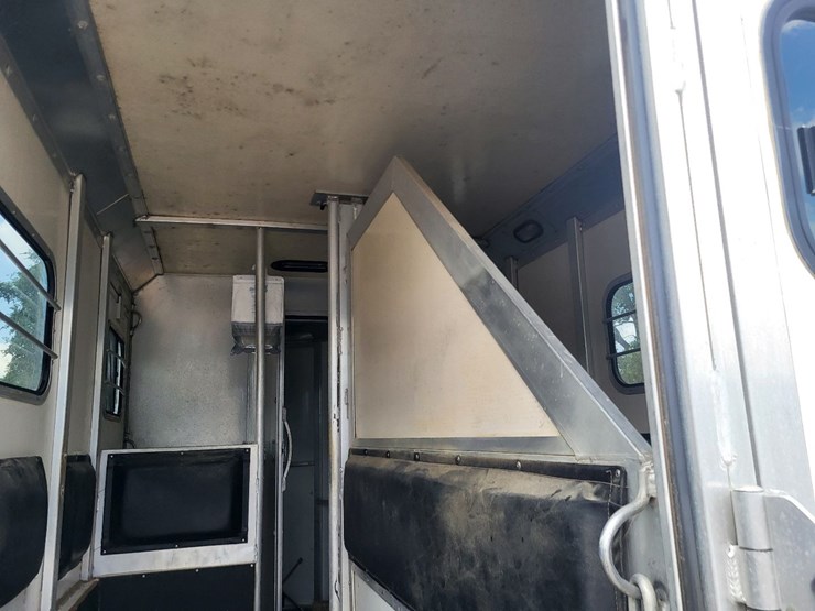 hart-tandem-axle-2-horse-bumper-trailer-w/tack-room-image-38