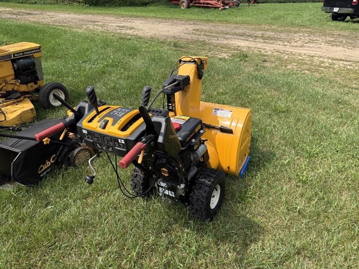cub-cadet-3x-24"-three-stage-snow-blower-image-6