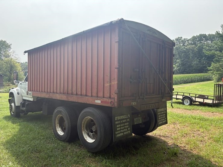 1995-ford-8000-image-8