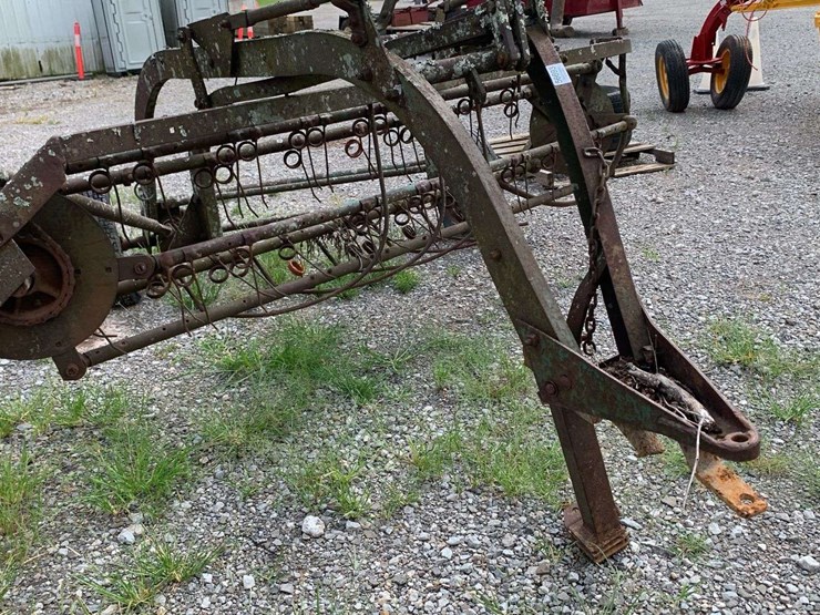 side-delivery-hay-rake-image-12
