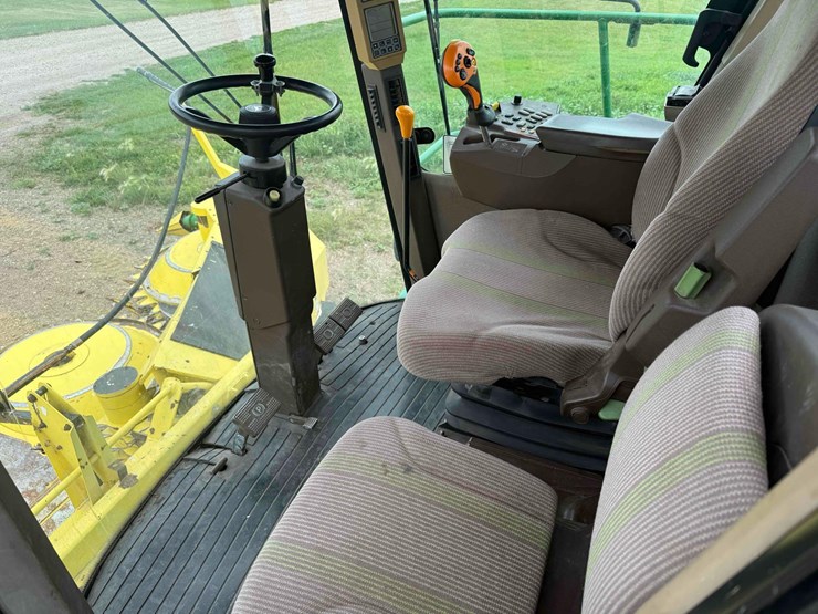 2005-john-deere-7400-image-42