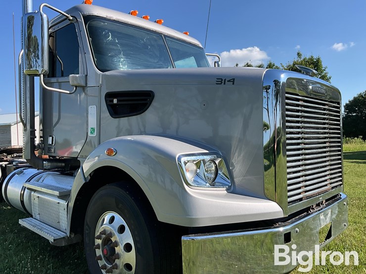 2016-freightliner-122sd-image-10