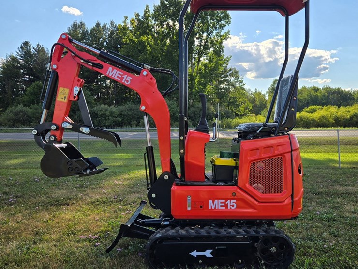 #2012-•-me15-mini-excavator-image-1