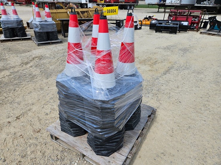 #6904-•-new-agrotec-traffic-cones-image-1