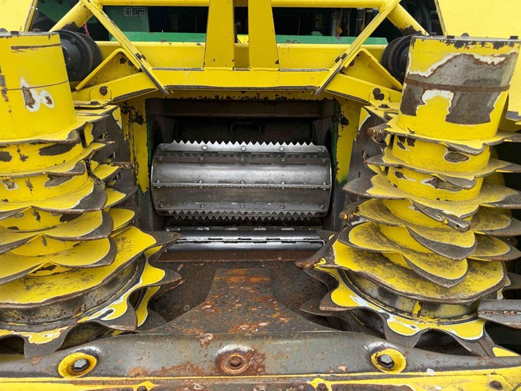 2005-john-deere-7400-image-54