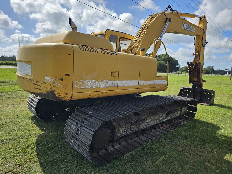 deere-200-lc-image-4