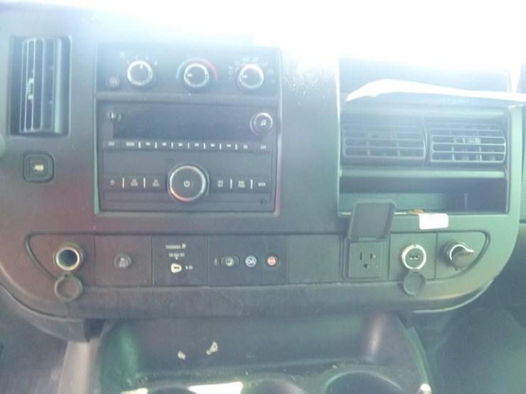 2015-chevrolet-express-2500-image-11