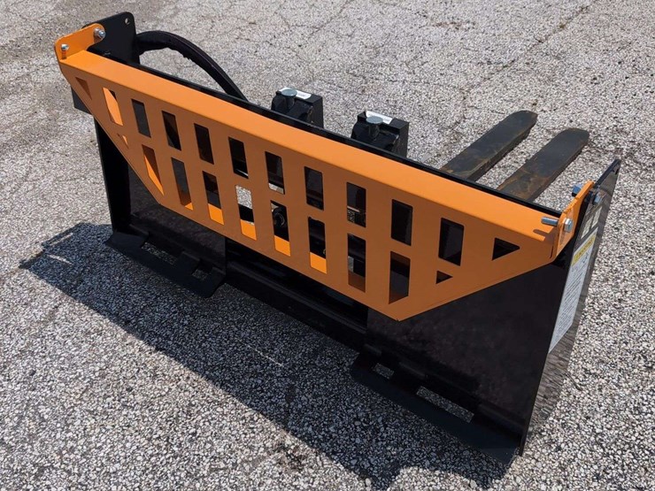 wolverine-skid-steer-pallet-fork-hydraulic-adjustable-pfa-11-3300g-image-3