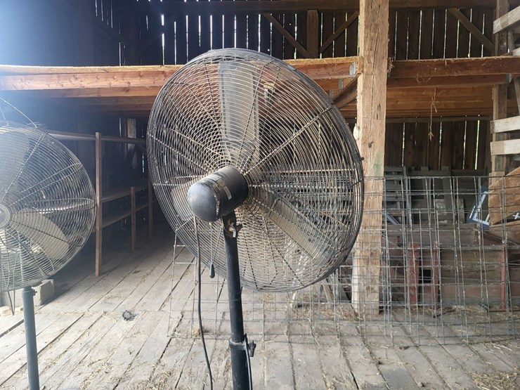 (2)-32"-livestock-fans-w/stands-and-electric-motor-image-13