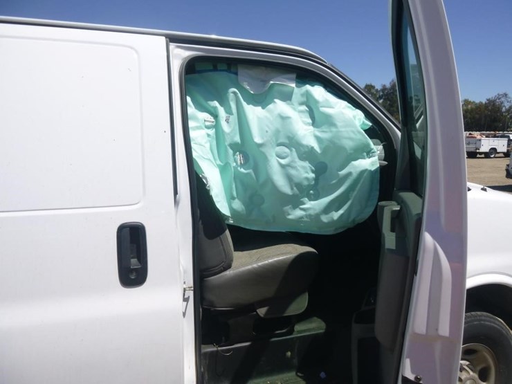 2015-chevrolet-express-2500-image-13
