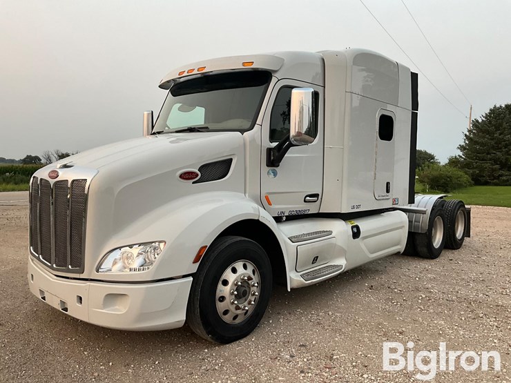 2016-peterbilt-579-image-1
