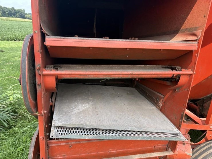 allis-chalmers-model-72-all-crop-harvestor-image-11
