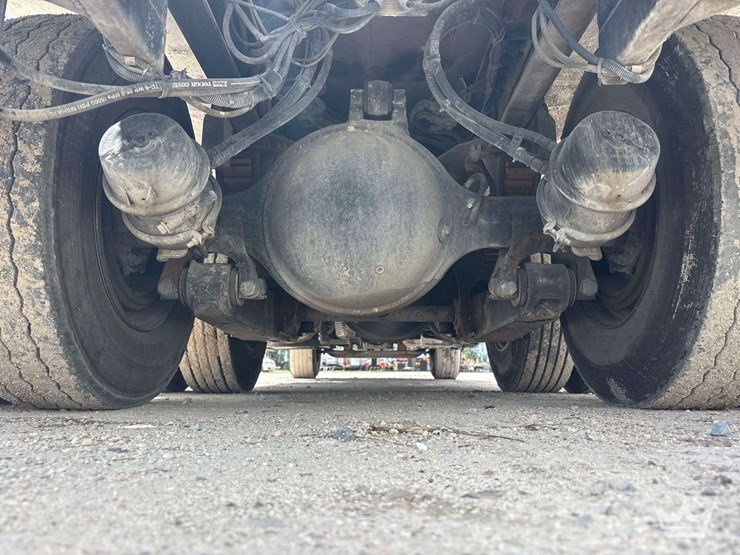 2015-freightliner-114sd-image-41