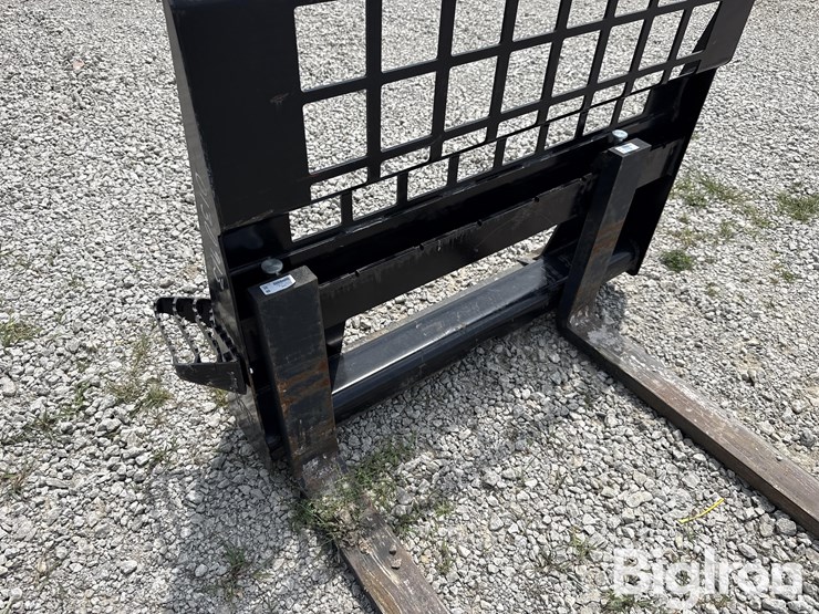 caterpillar-pallet-forks-image-11