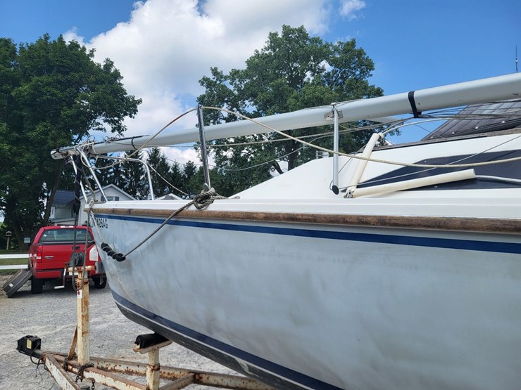 capri-sailboat-w/-single-axle-bumper-trailer-and-johnson-sailmaster-motor-image-18