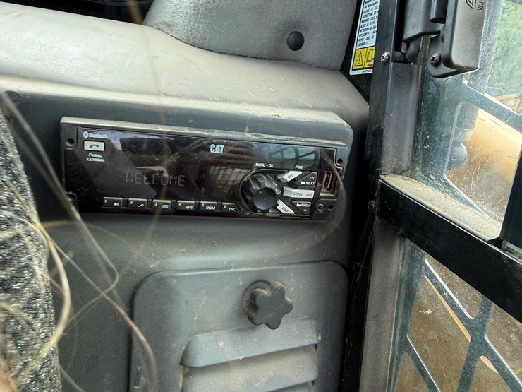 2016-caterpillar-299d2-xhp-image-21