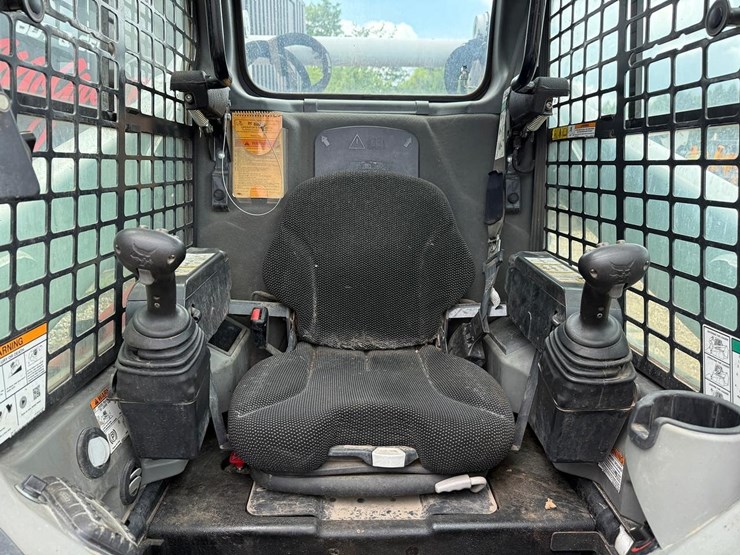 2020-bobcat-t770-image-19