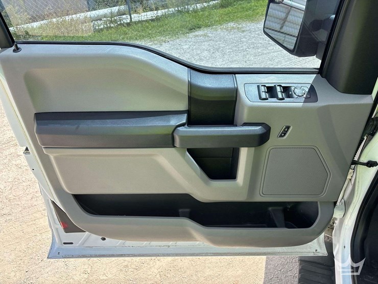 2015-ford-f150-image-13