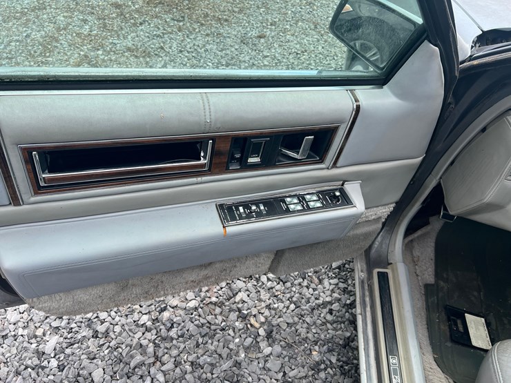 no-reserve!-cadillac-sedan-deville!-image-8