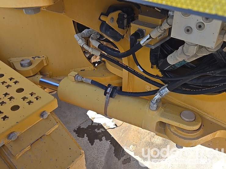 2012-deere-670gp-image-32