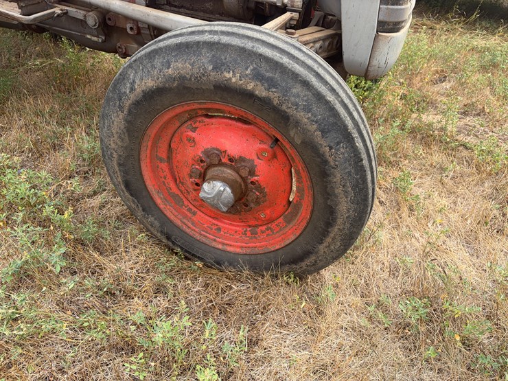 massey-ferguson-135-image-24