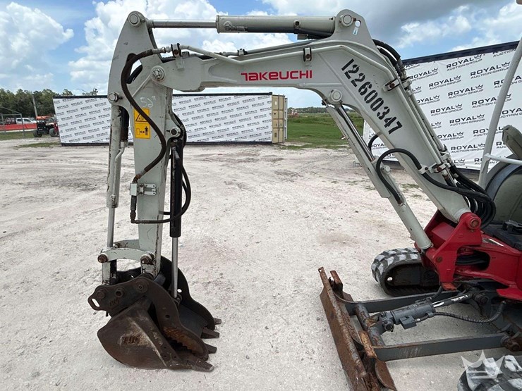 2022-takeuchi-tb225-image-11