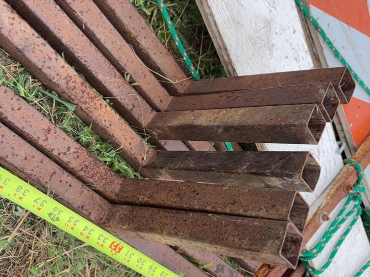 homemade-8’-construction-barricade-image-12