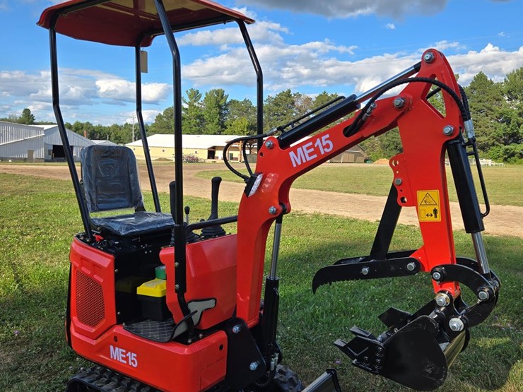 #2012-•-me15-mini-excavator-image-6
