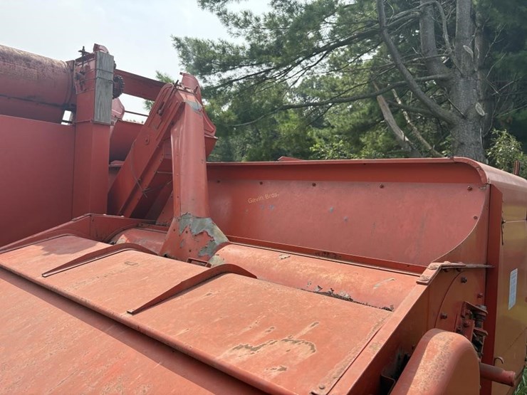 allis-chalmers-model-72-all-crop-harvestor-image-14