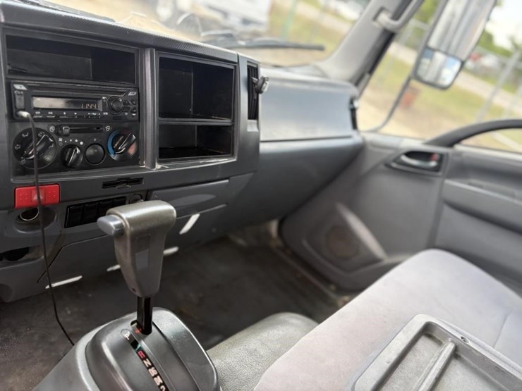 l3---2018-chevrolet-4500-box-truck-image-15